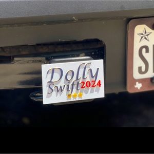 DOLLY FOR PRESIDENT ‘24